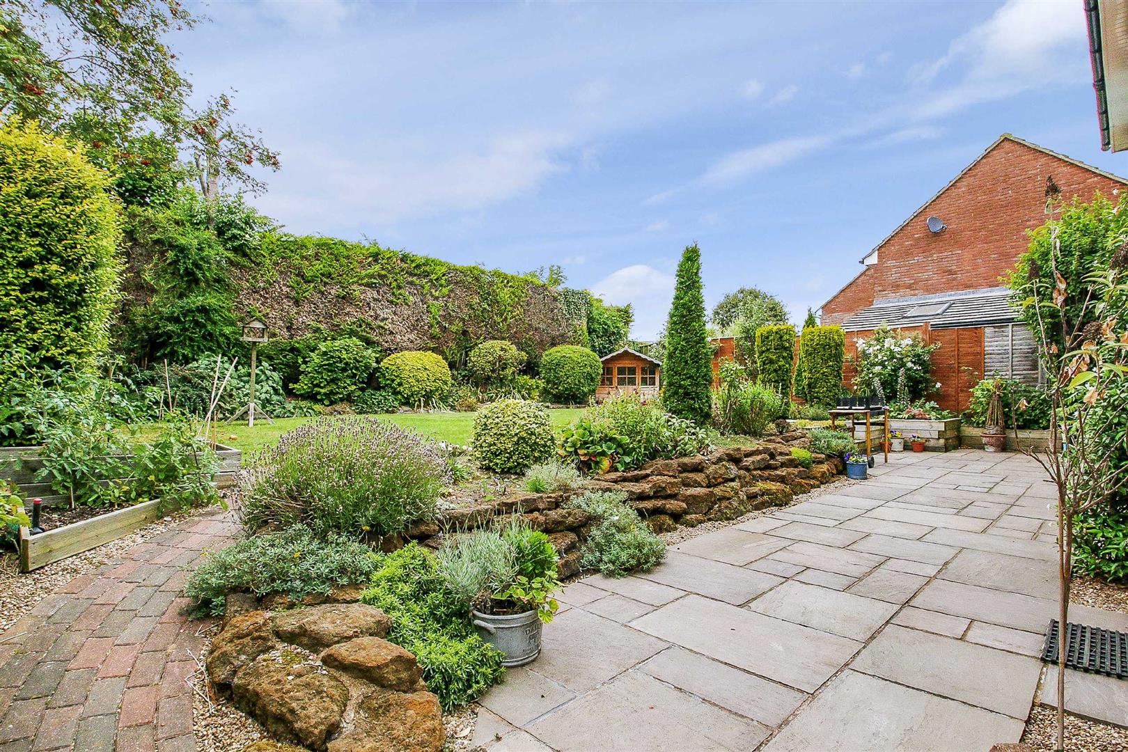 4 bed property in The Slade, Milton Keynes